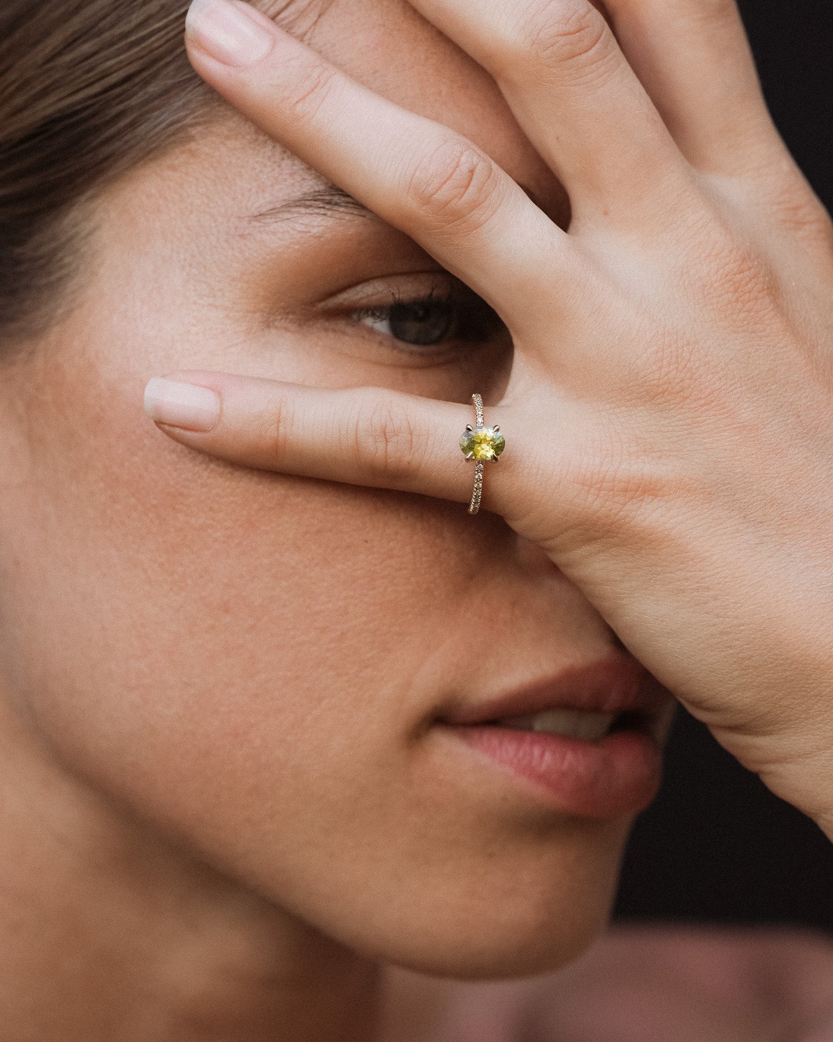 Adama Oval Ring 1.22ct Lime Sapphire Diamond Solid Gold - Image 2