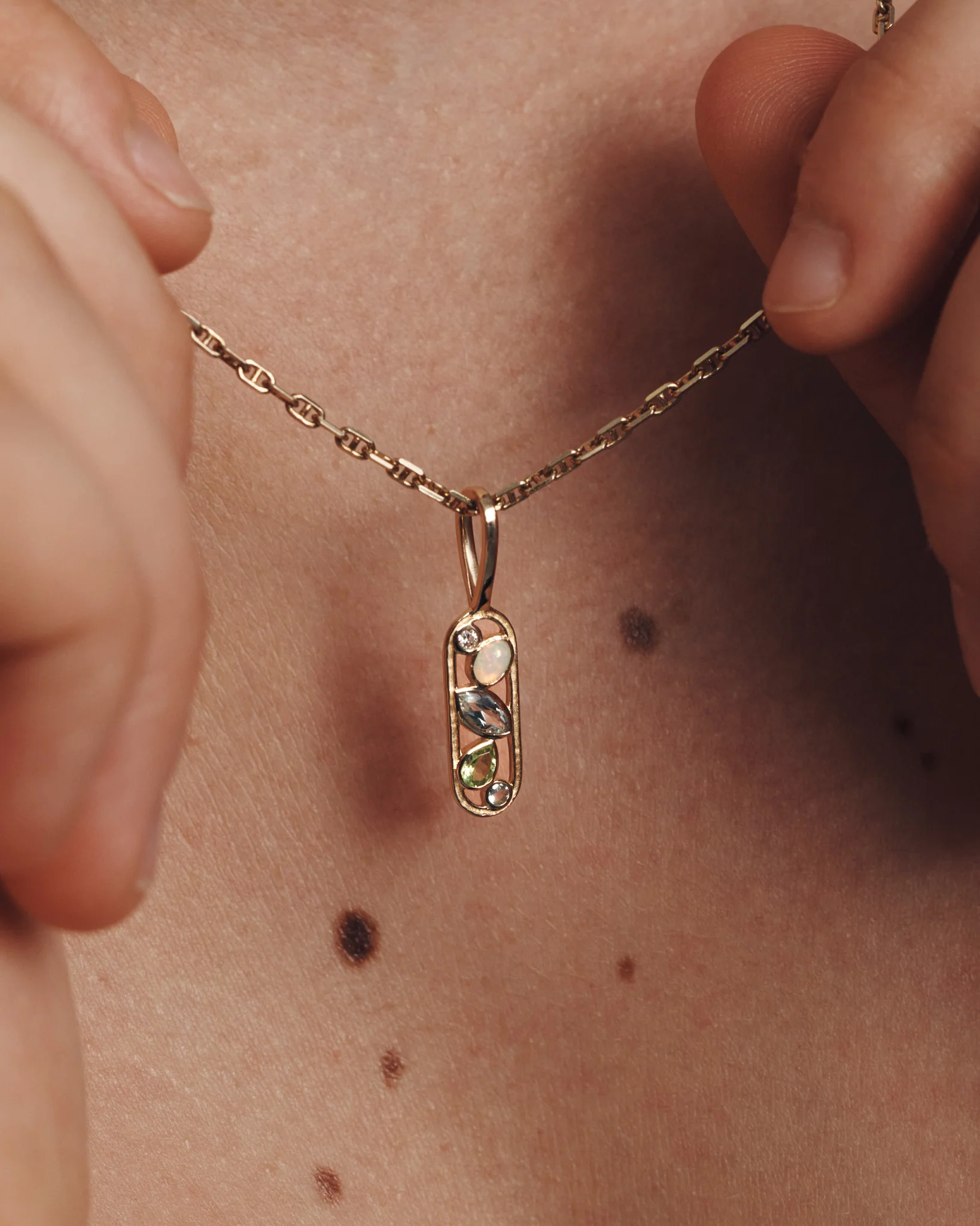 Amara Pendant Solid Gold - Image 4