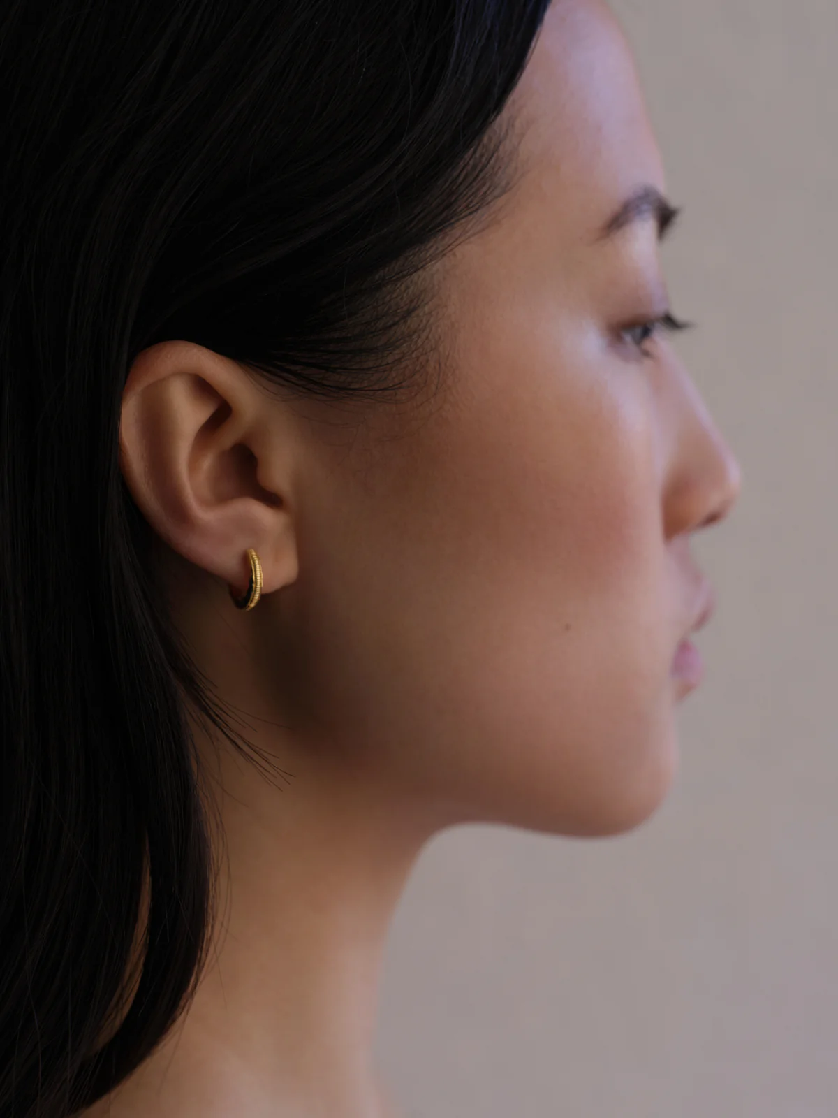 Arete Huggies Gold Vermeil - Image 4