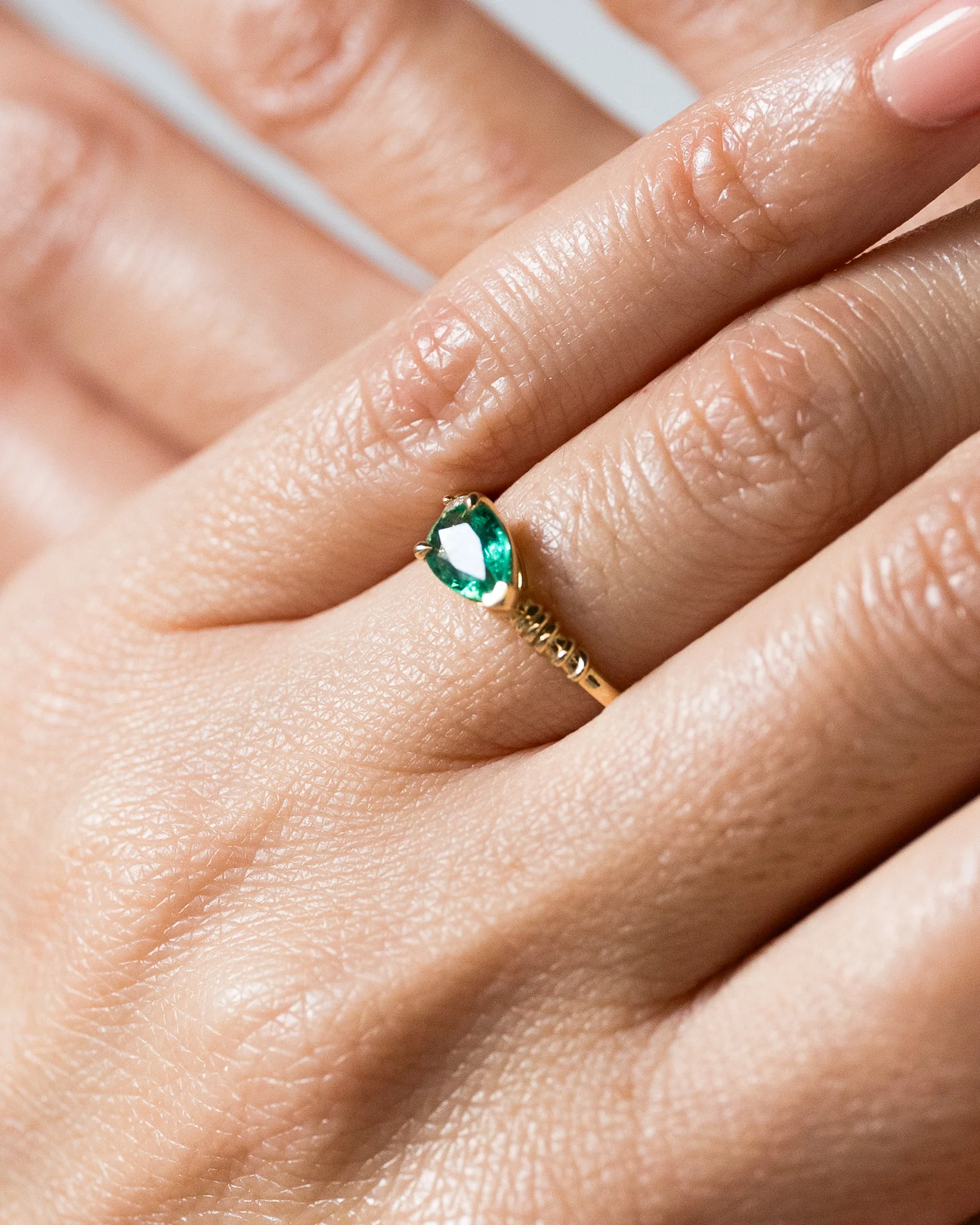 Ariel Ring Emerald Diamond Solid Gold - Image 5