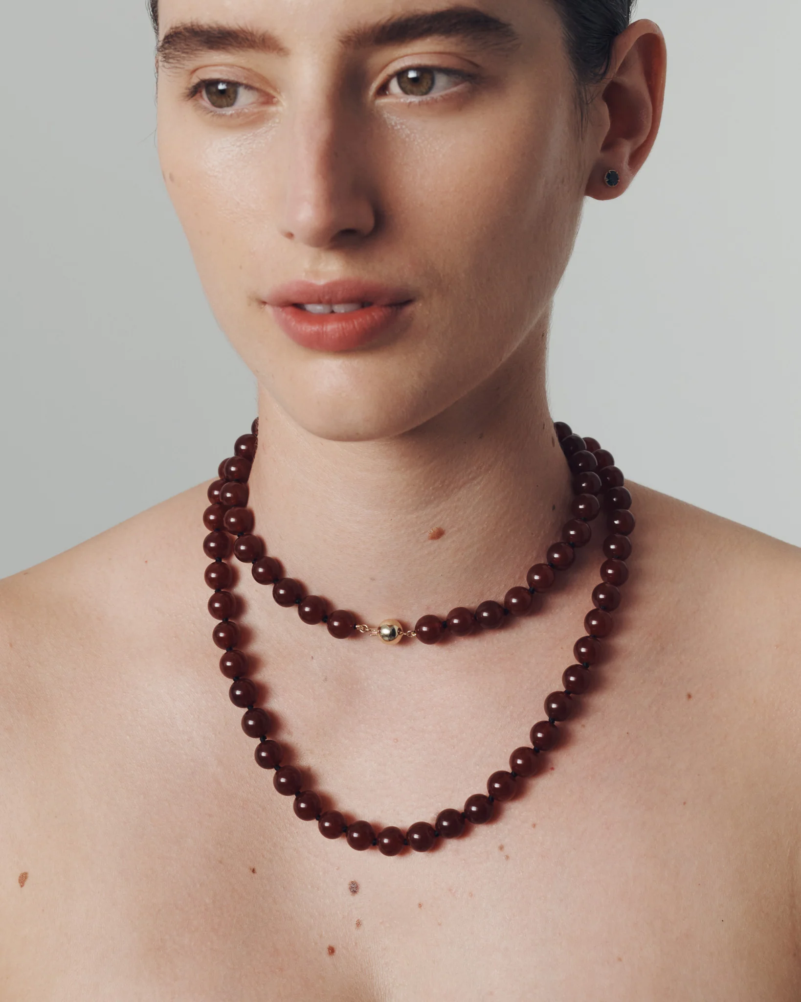 Aris Carnelian Beaded Necklace Solid Gold - Image 3