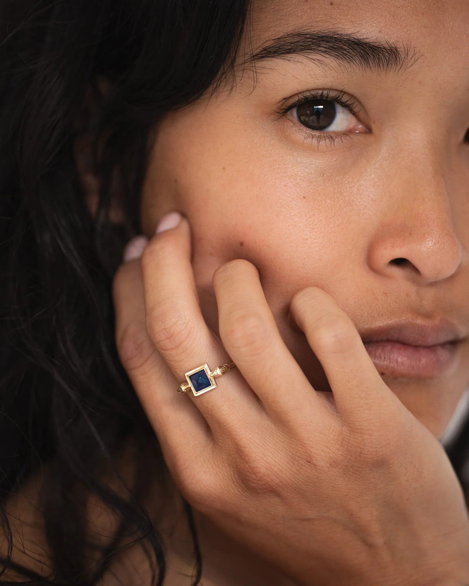 Asier Ring Blue Sapphire Solid Gold - Image 2