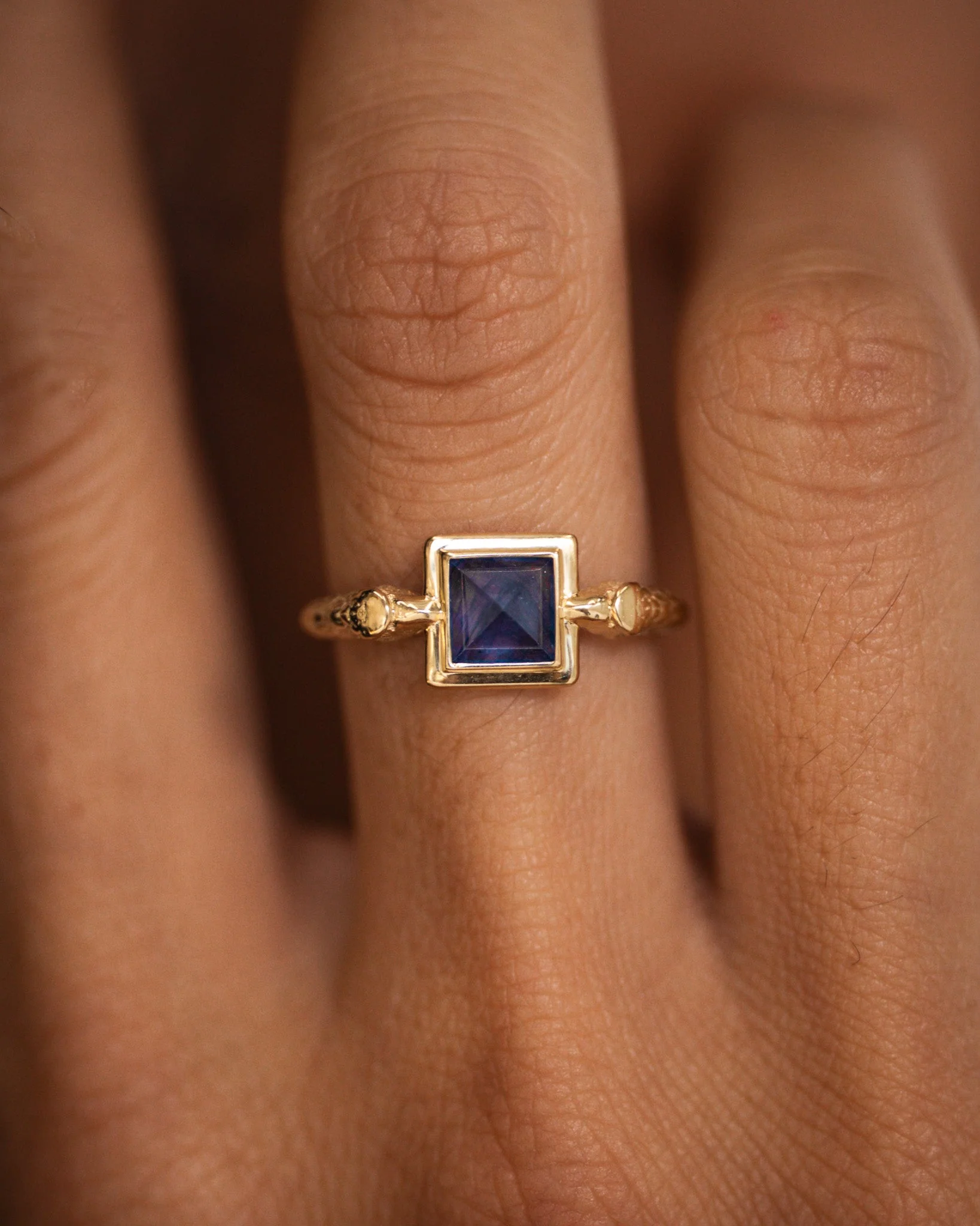 Asier Ring Blue Sapphire Solid Gold - Image 4