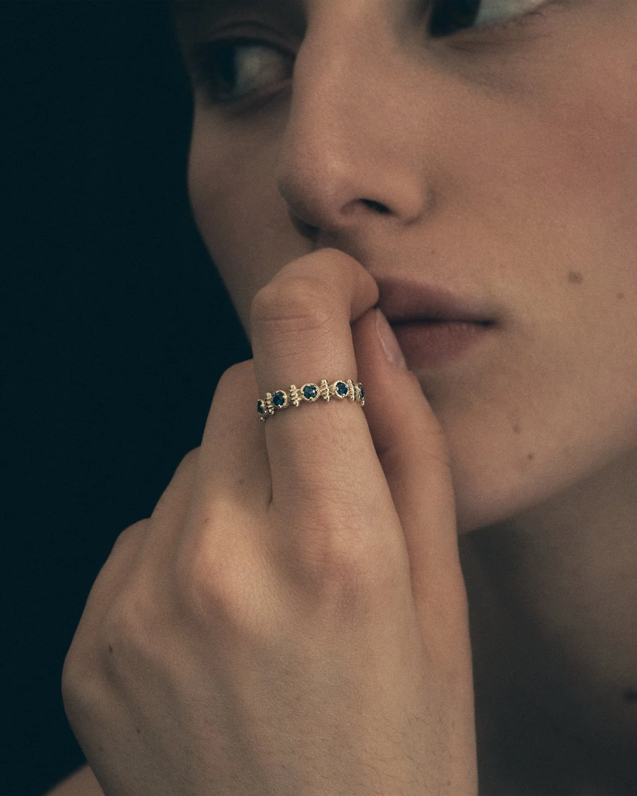 Asteria Eternity Ring Sapphire Solid Gold - Image 4