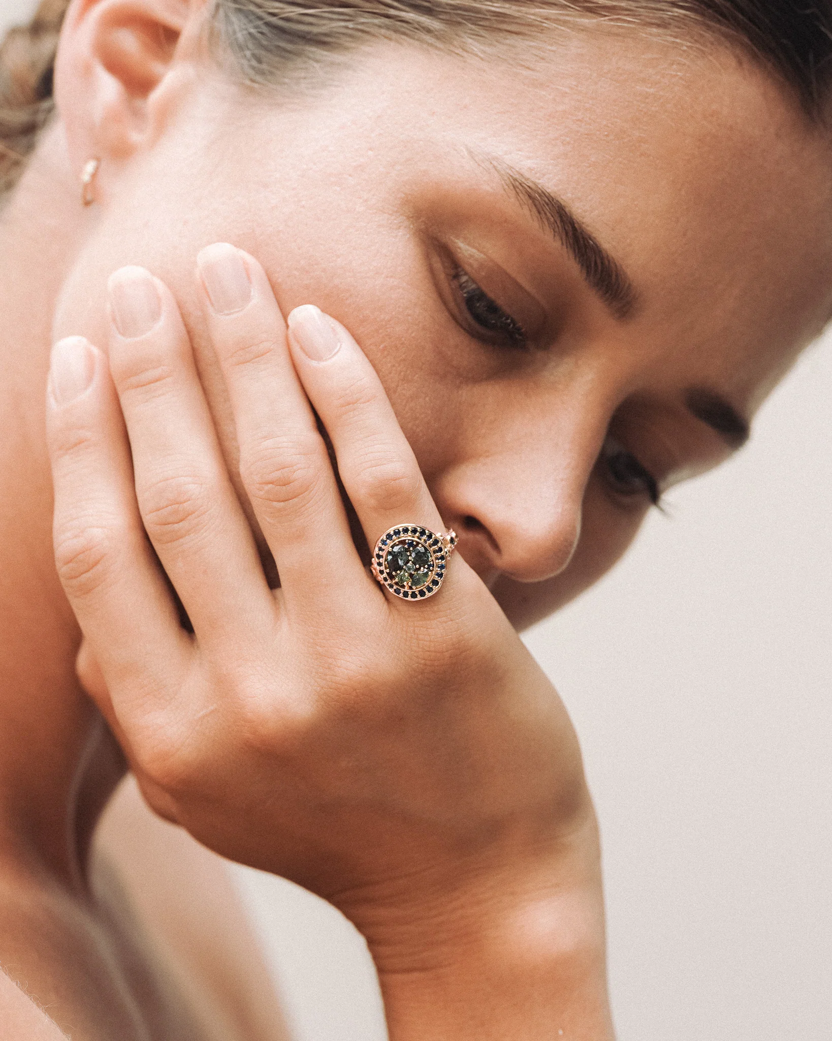 Asteria Halo Sapphire Solid Gold - Image 3