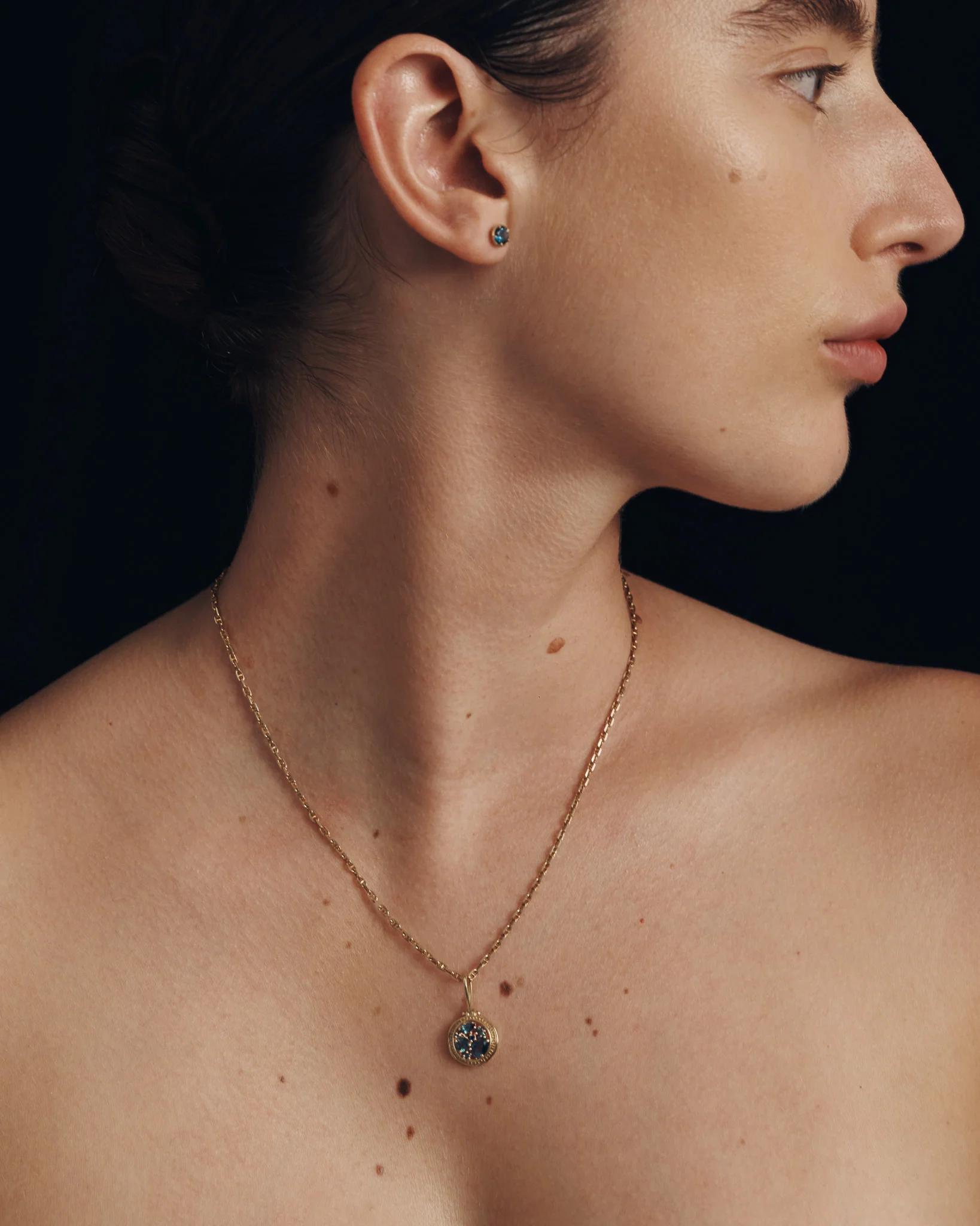 Asteria Pendant Teal Sapphire Solid Gold - Image 4