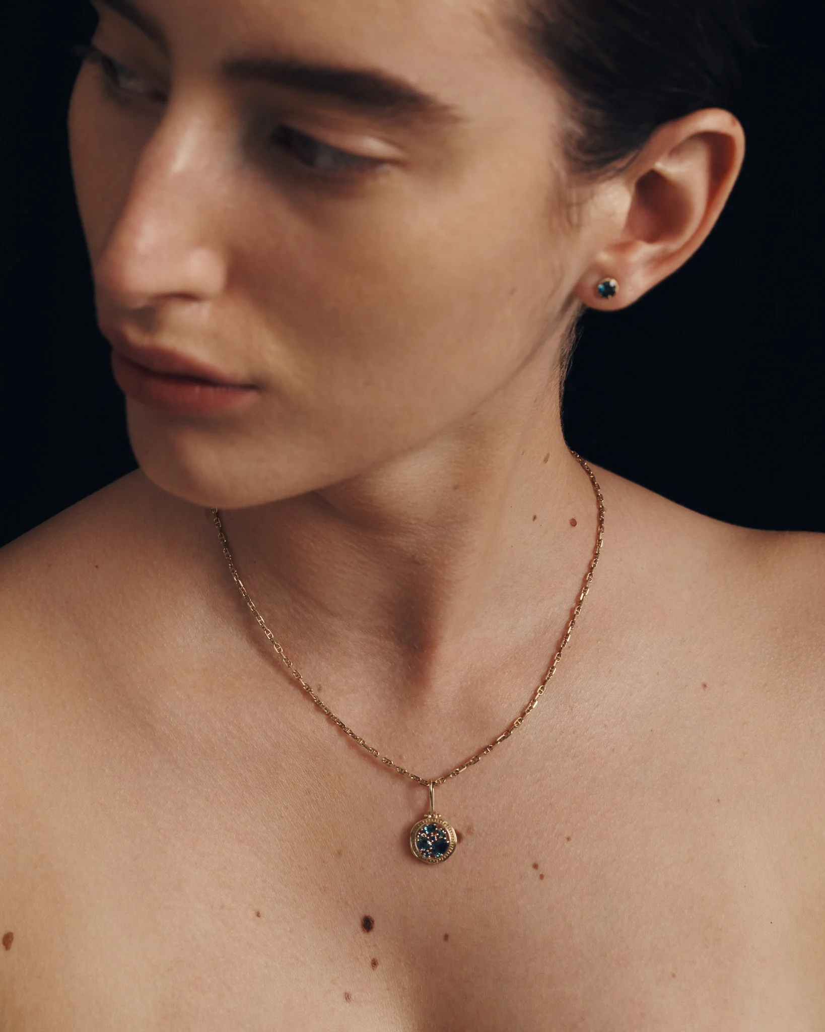 Asteria Pendant Teal Sapphire Solid Gold - Image 6