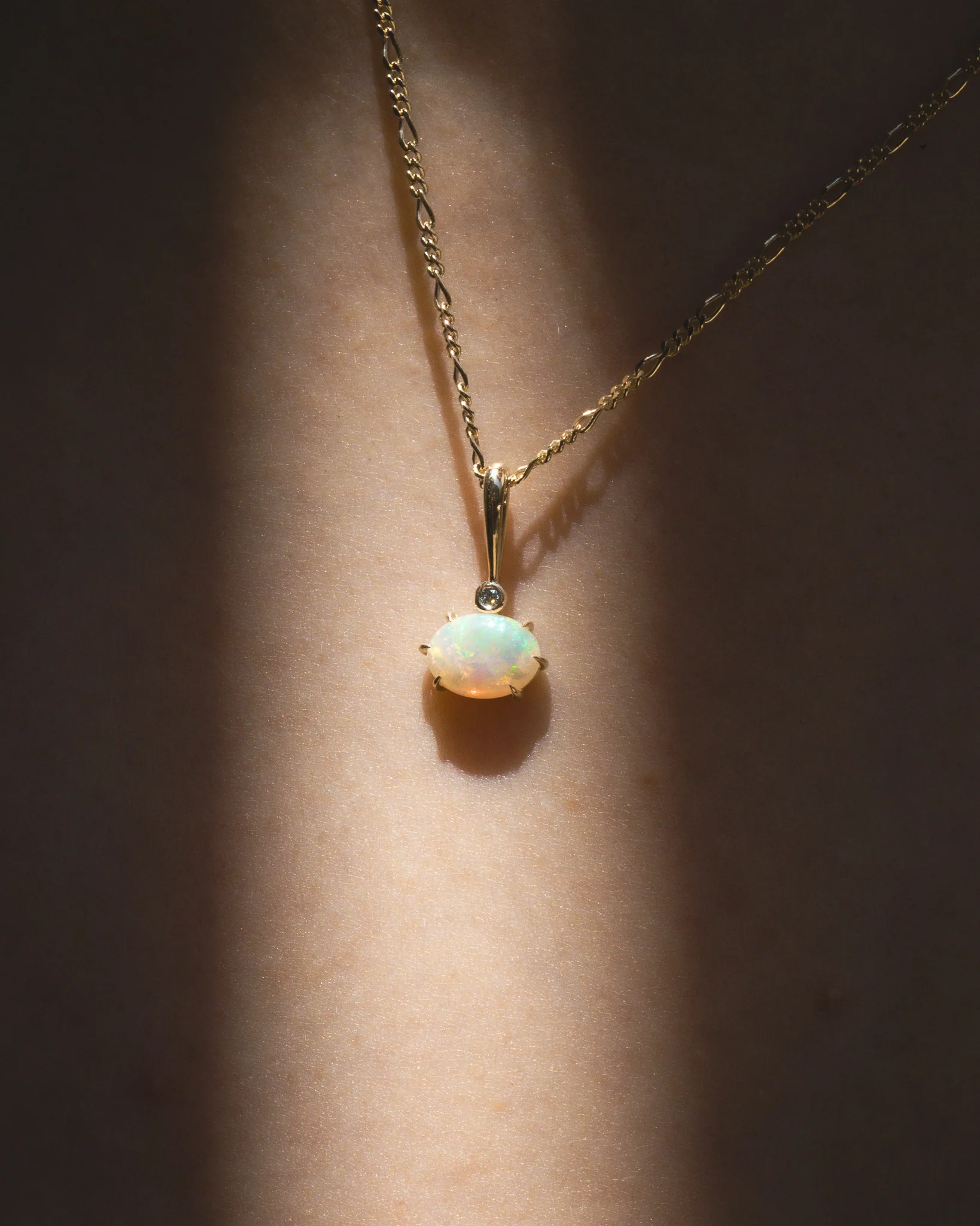 Astra Oval Pendant Opal Diamond Solid Gold - Image 3