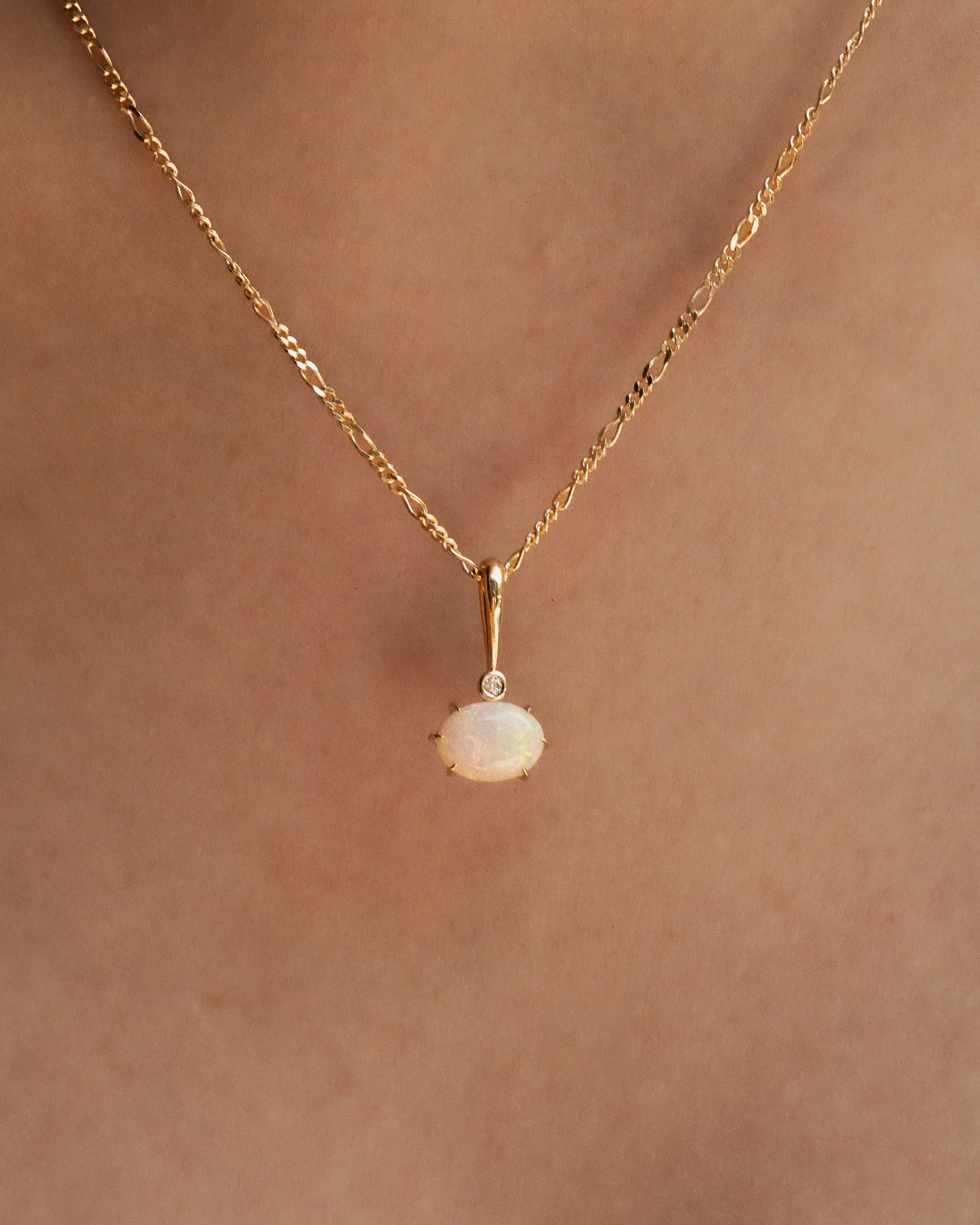 Astra Oval Pendant Opal Diamond Solid Gold - Image 4