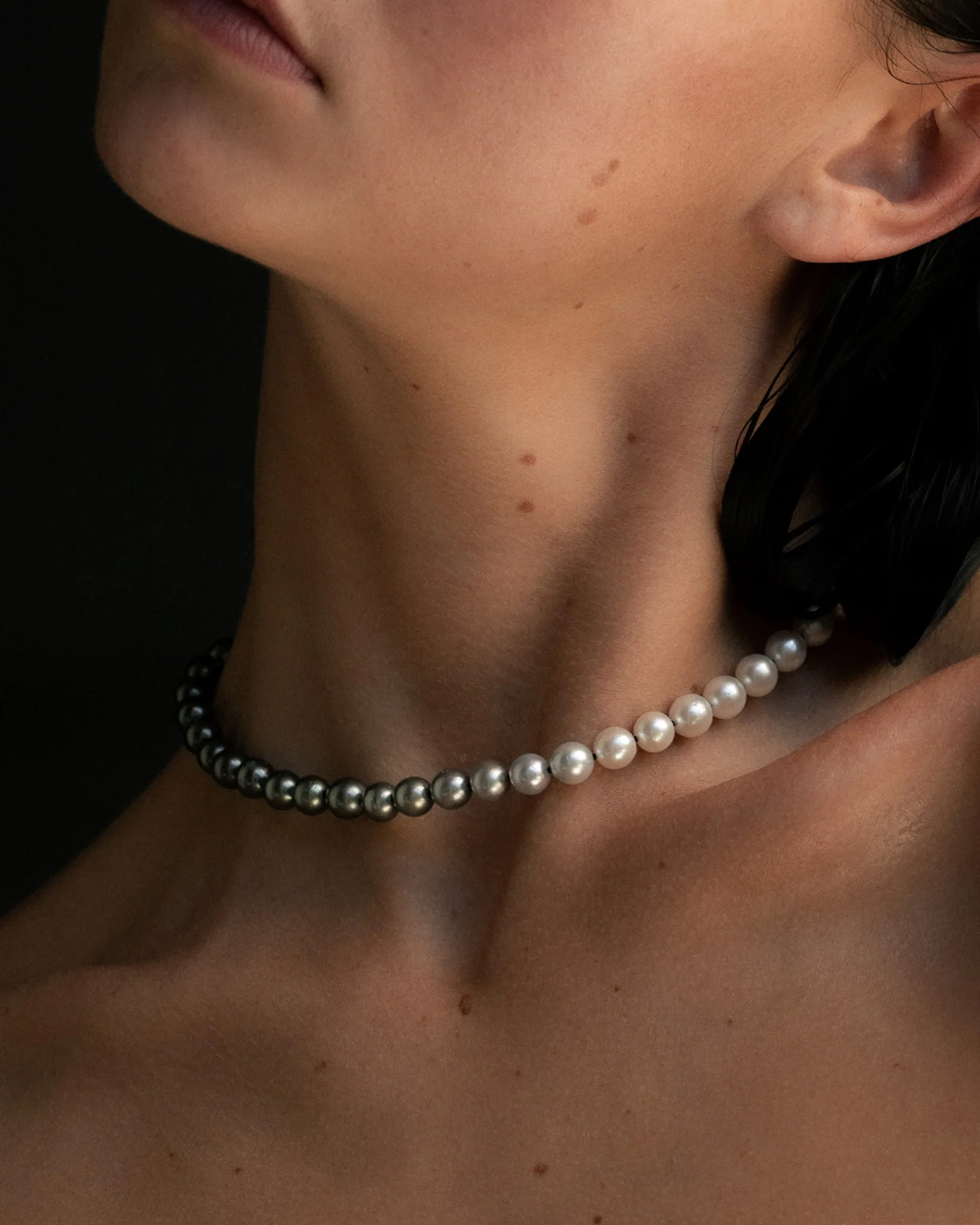 Eclipse Akoya and Tahitian Pearl Necklace Solid Gold - Image 4