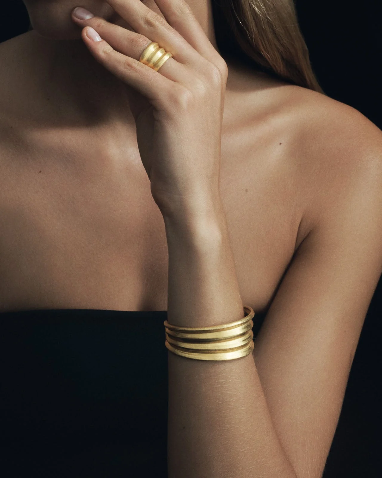 Fluted Cuff Solid Gold - Image 5