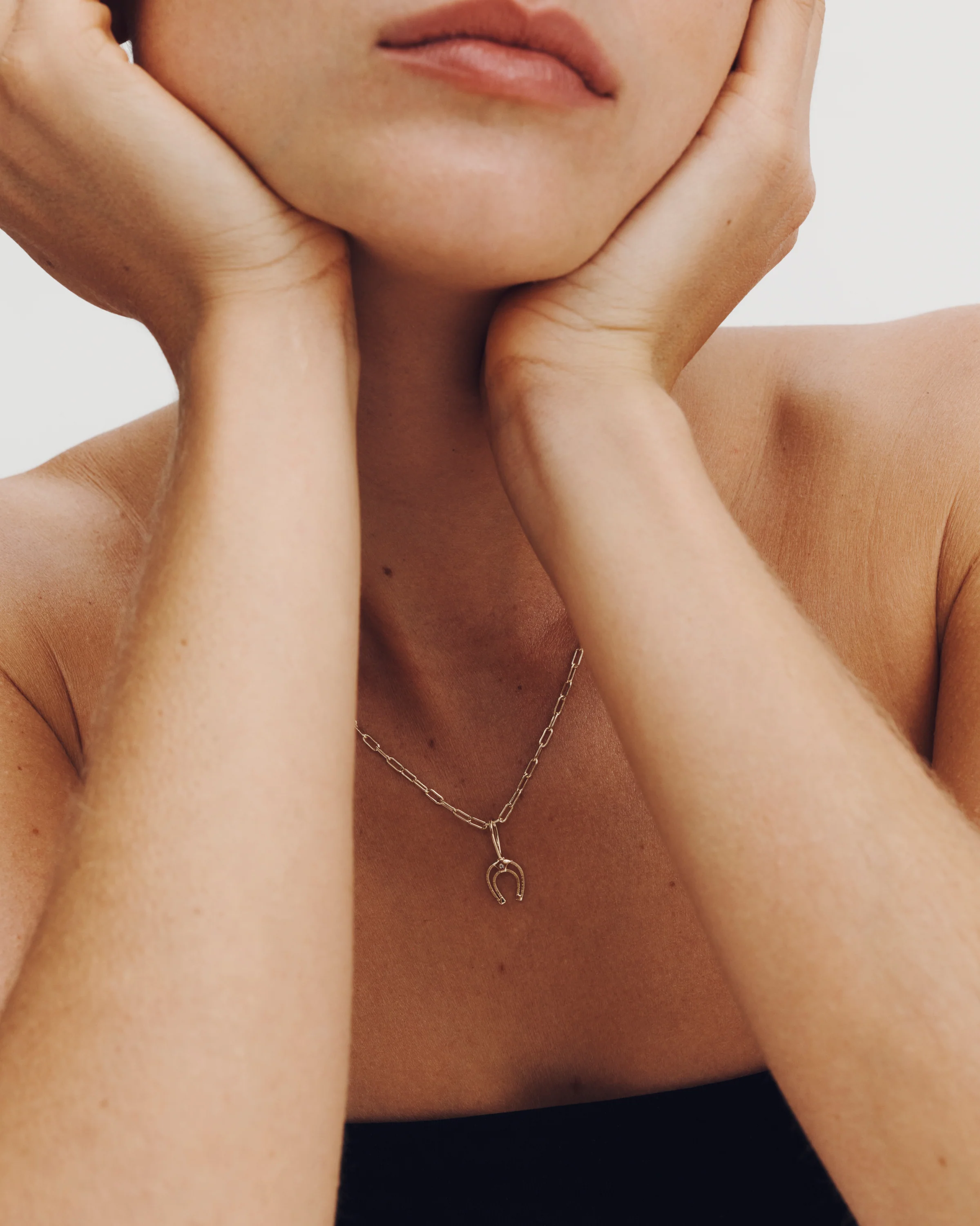 Horseshoe Pendant Diamond Solid Gold - Image 2