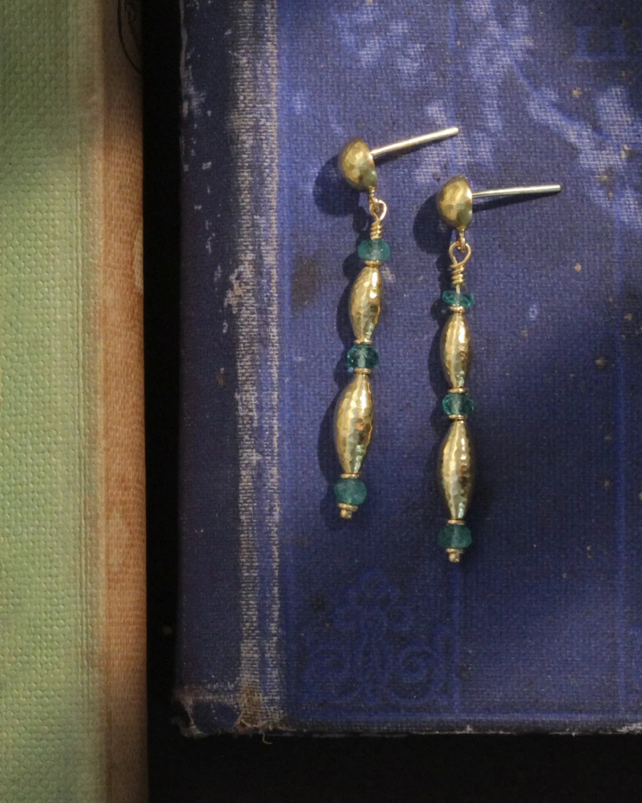 Ionia Earrings Emerald Solid Gold - Image 3