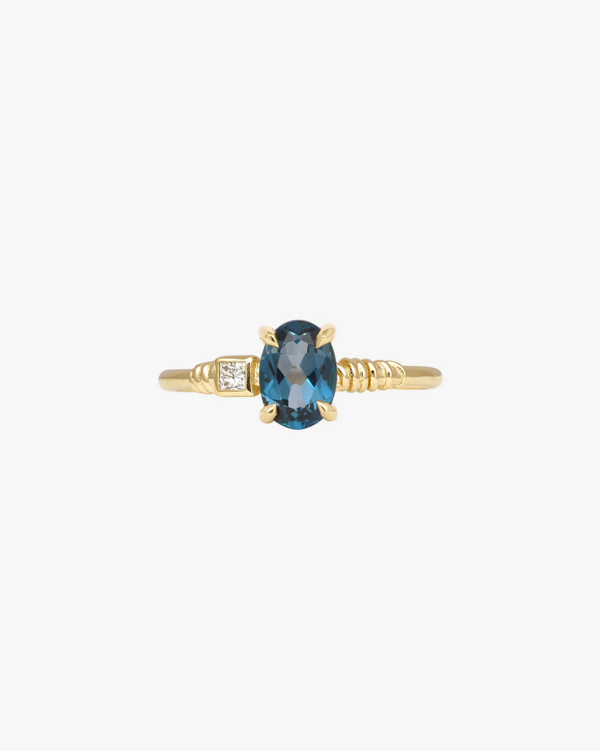 Kyri Ring Topaz Diamond Solid Gold - Image 5