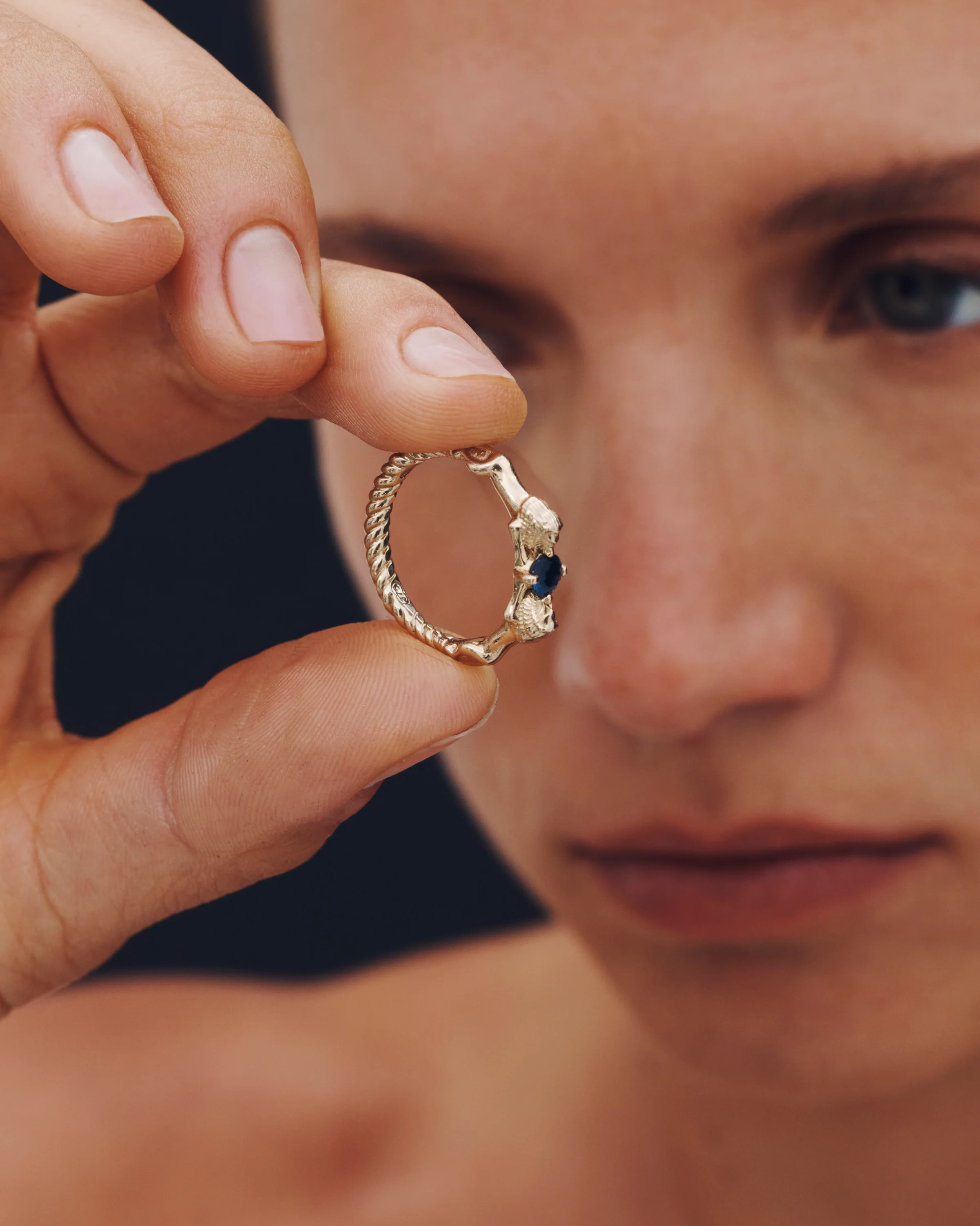 Leon Ring Blue Sapphire Solid Gold - Image 4