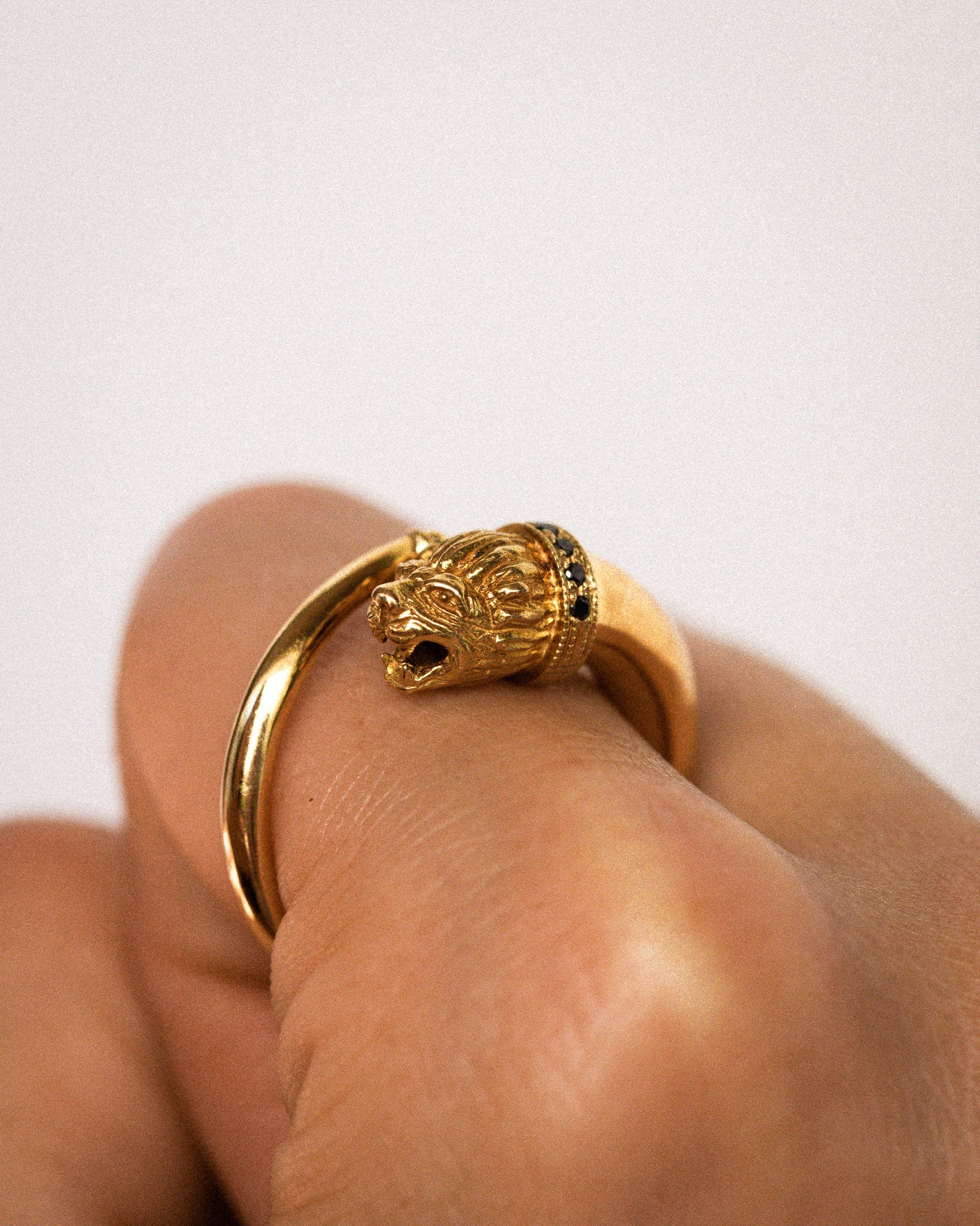Loulon Lion Ring Black Diamond Solid Gold - Image 4