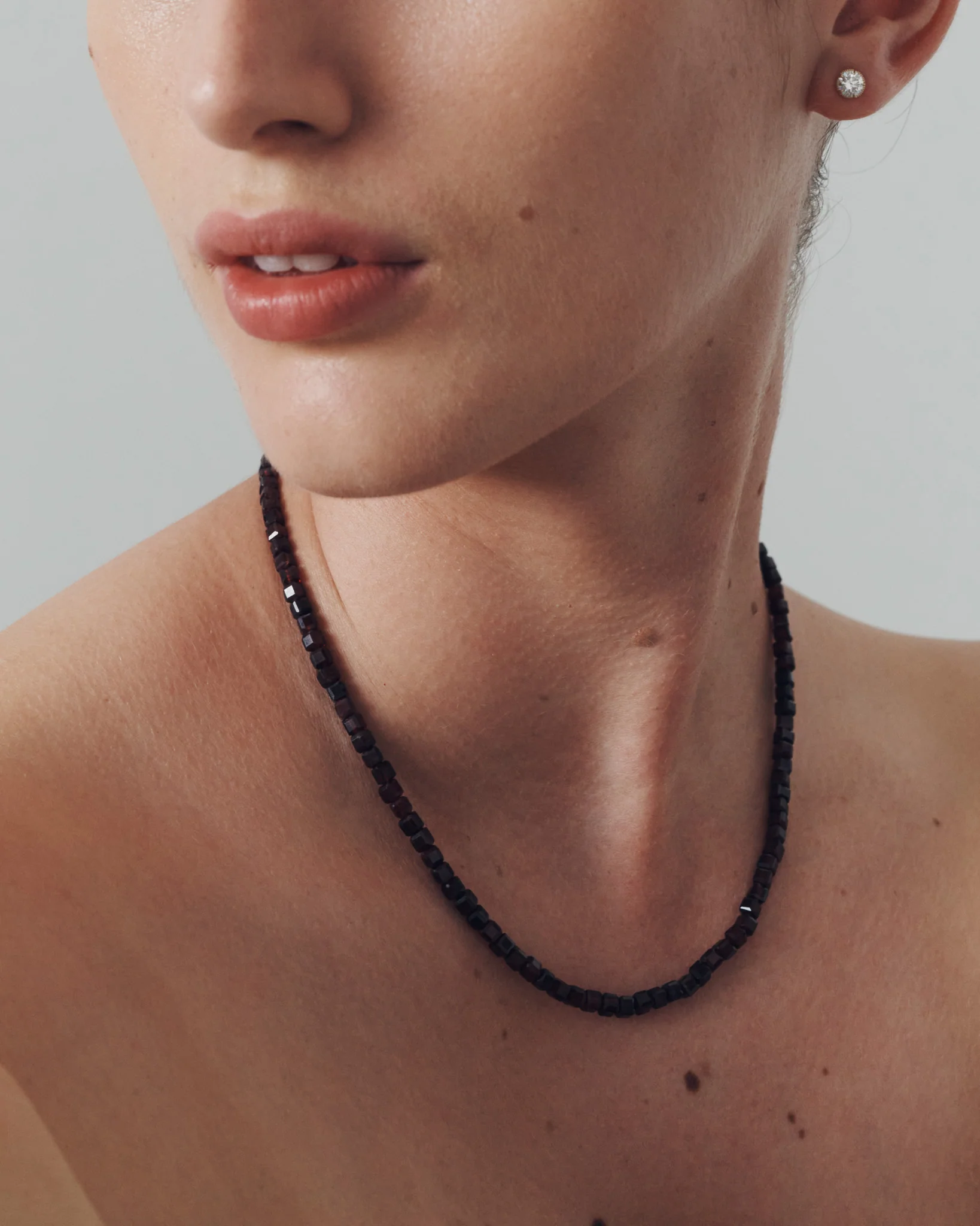 Lucien Garnet Bead Necklace Solid Gold - Image 3