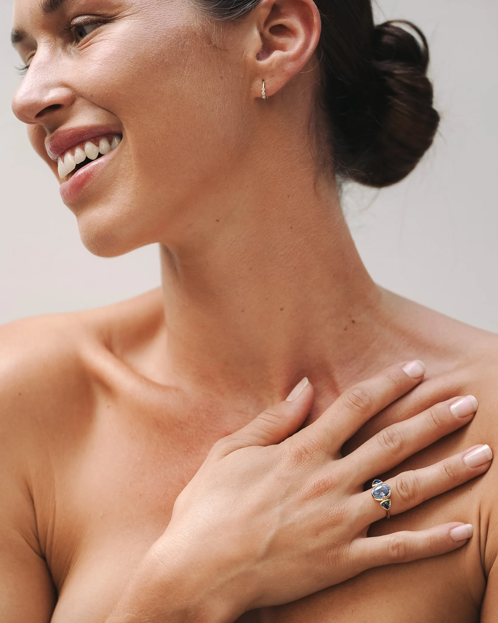 Lumen Trilogy Ring Spinel Solid Gold - Image 3