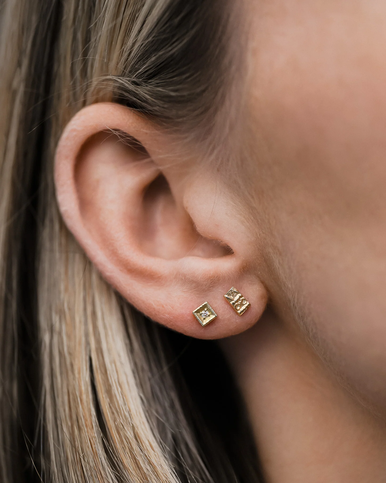 Lumi Single Stud Solid Gold - Image 3
