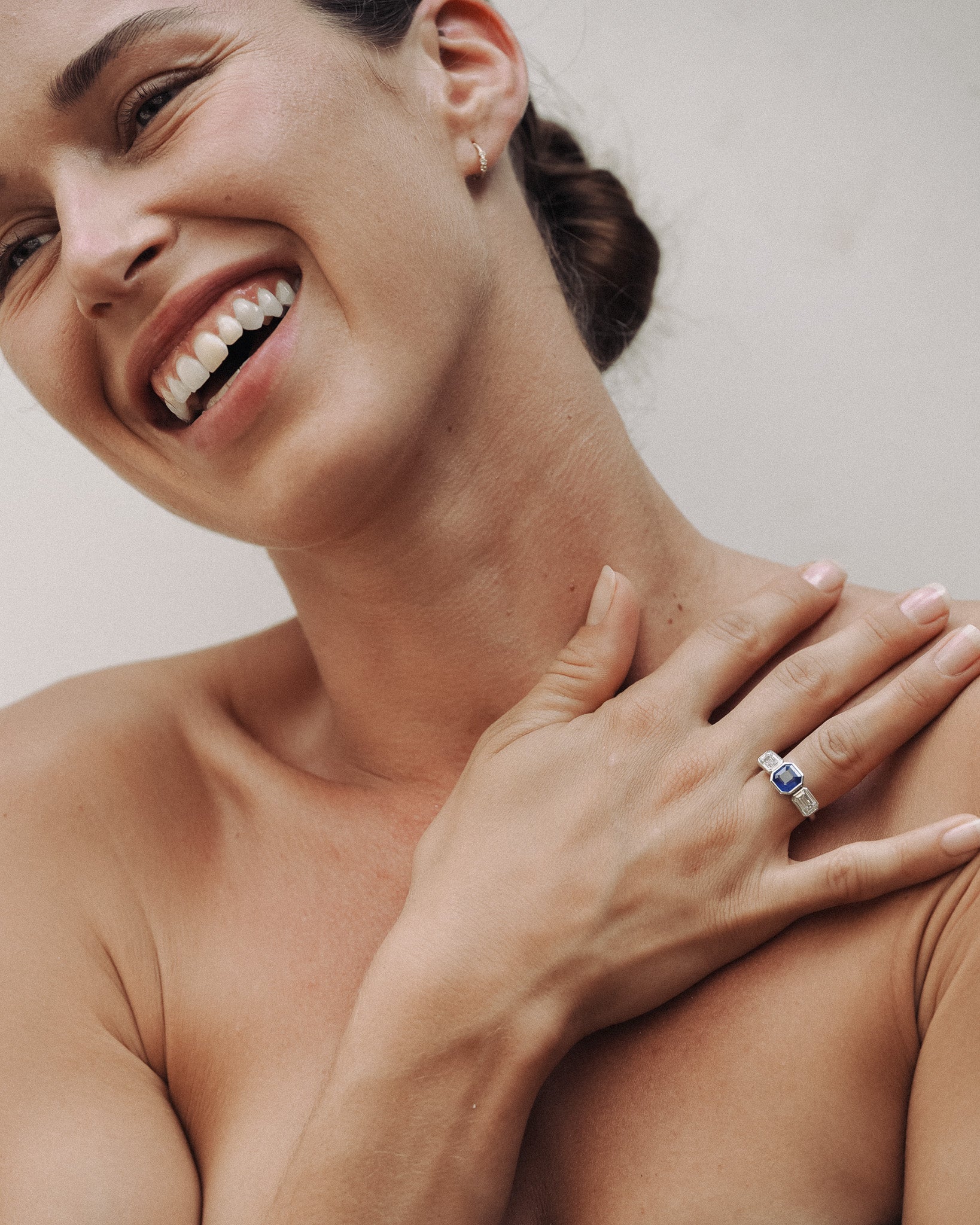 Paloma Trilogy Ring Diamond and Ceylon Sapphire Platinum - Image 3