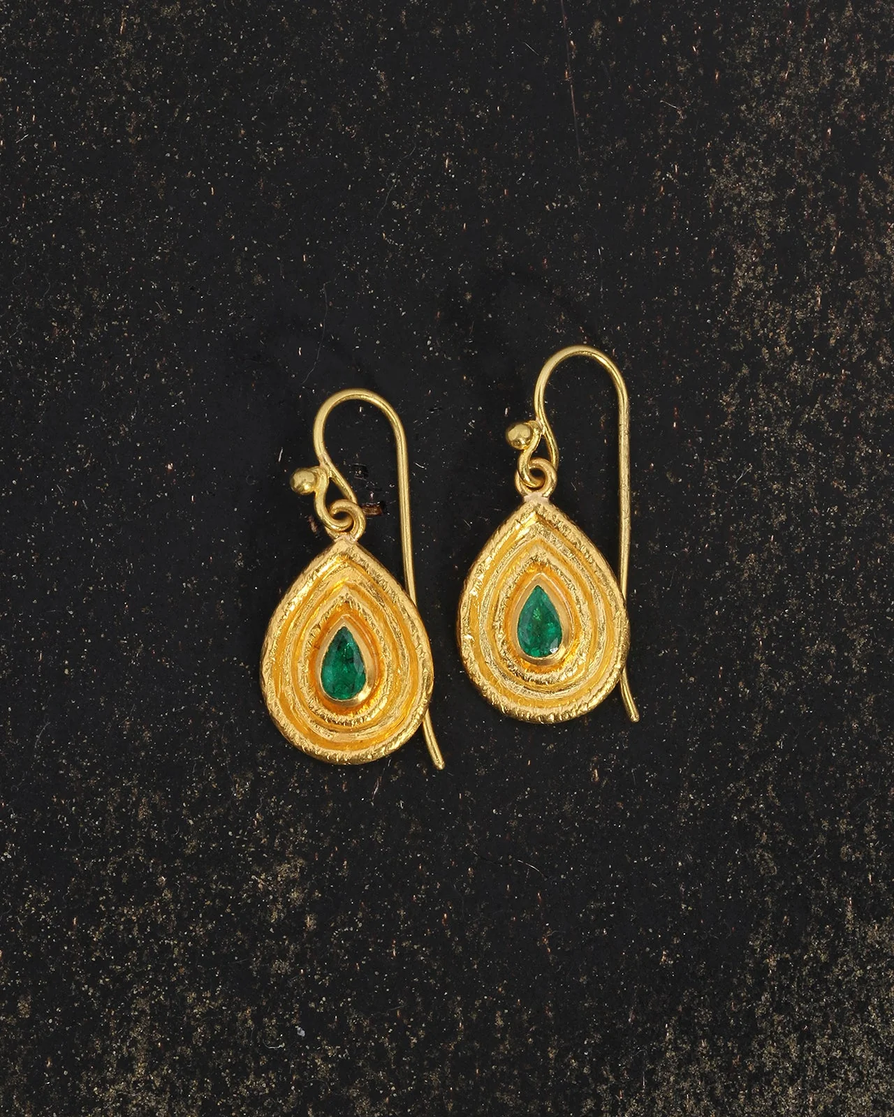 Reign Earrings Emerald Solid Gold - Image 2