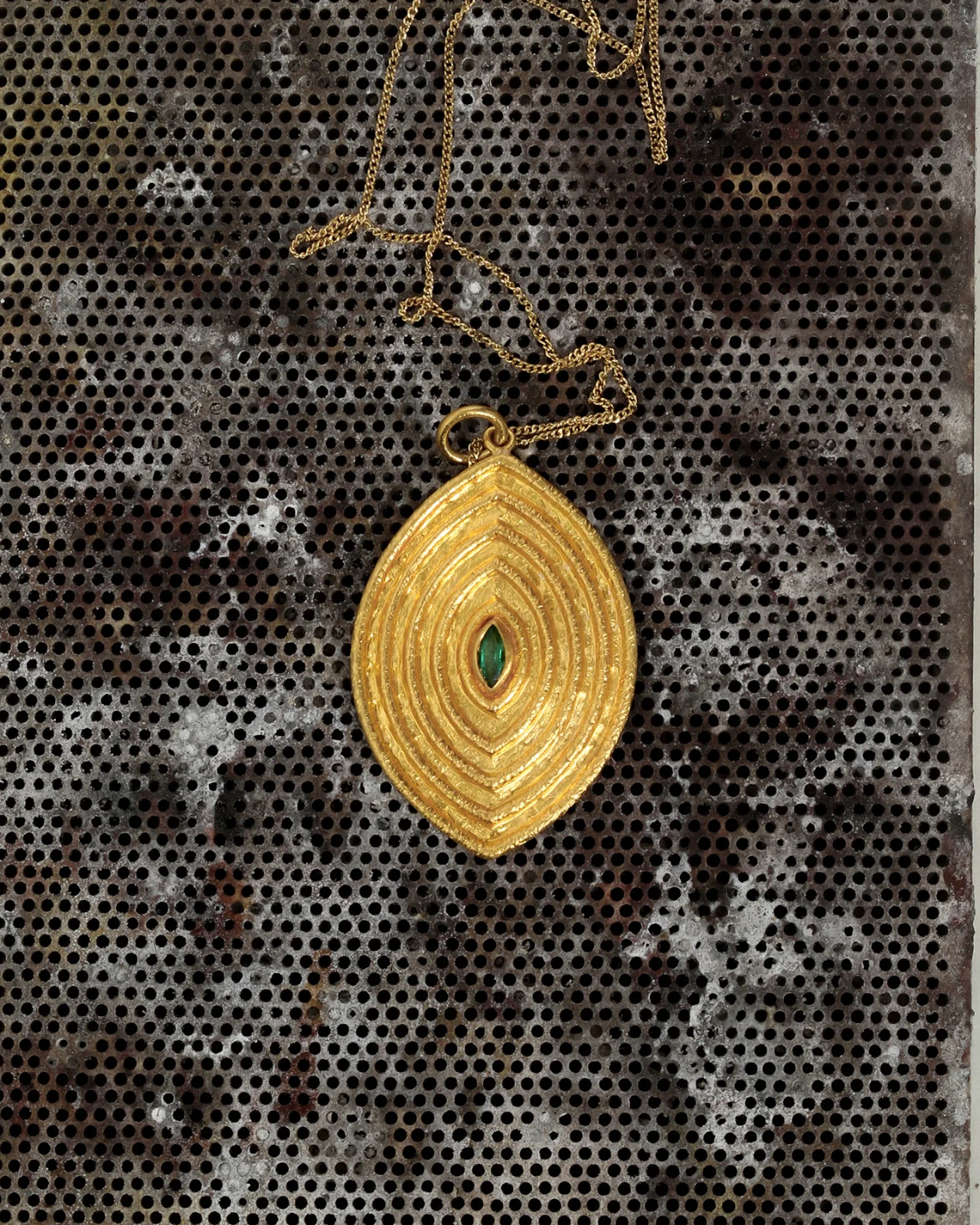 Reign Large Necklace Emerald Solid Gold - Image 5