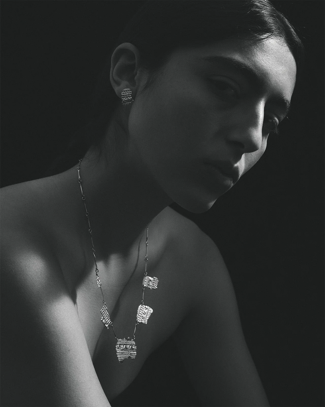 Relic V Necklace Solid Gold - Image 5