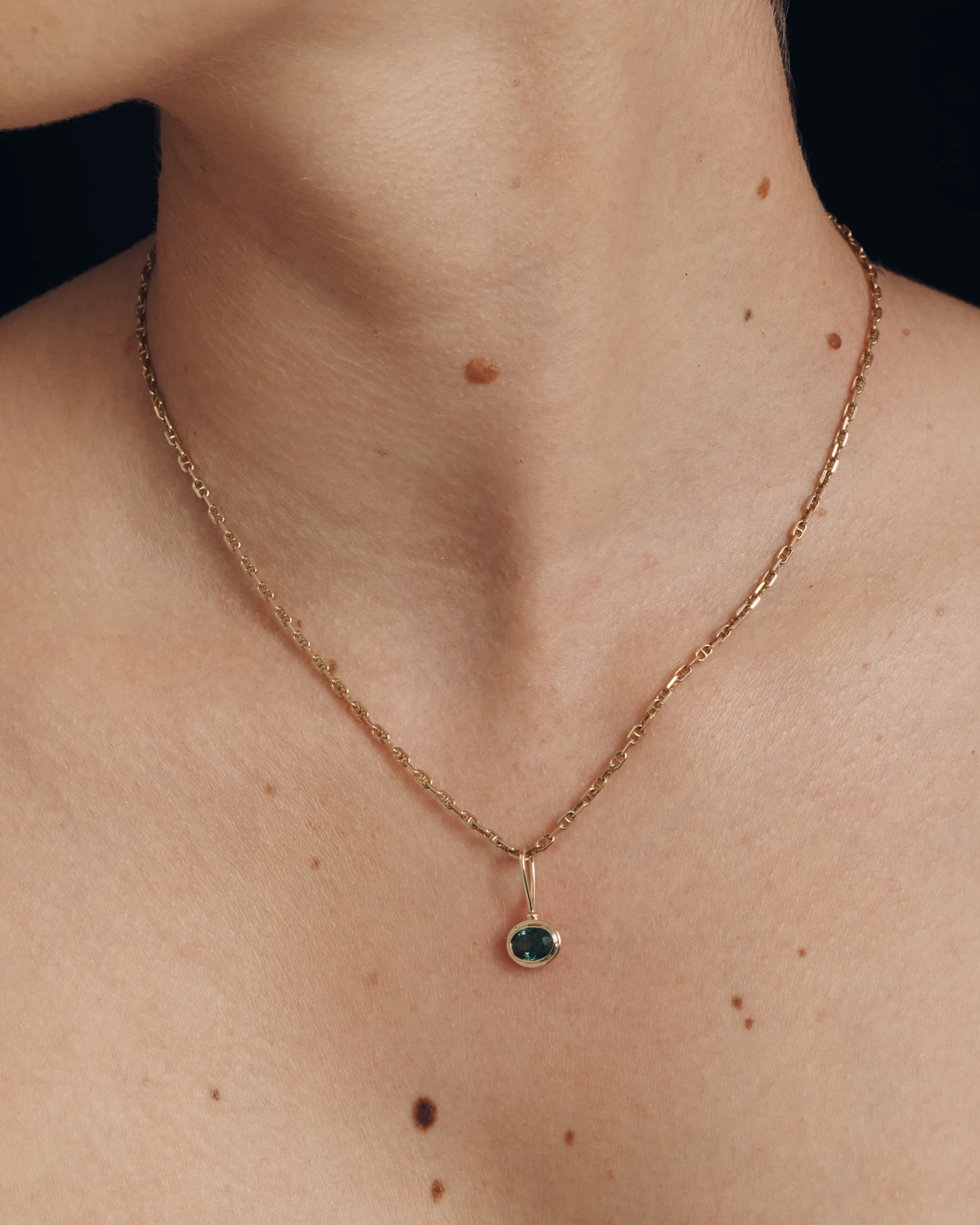 Seren Sapphire Pendant Solid Gold - Image 4