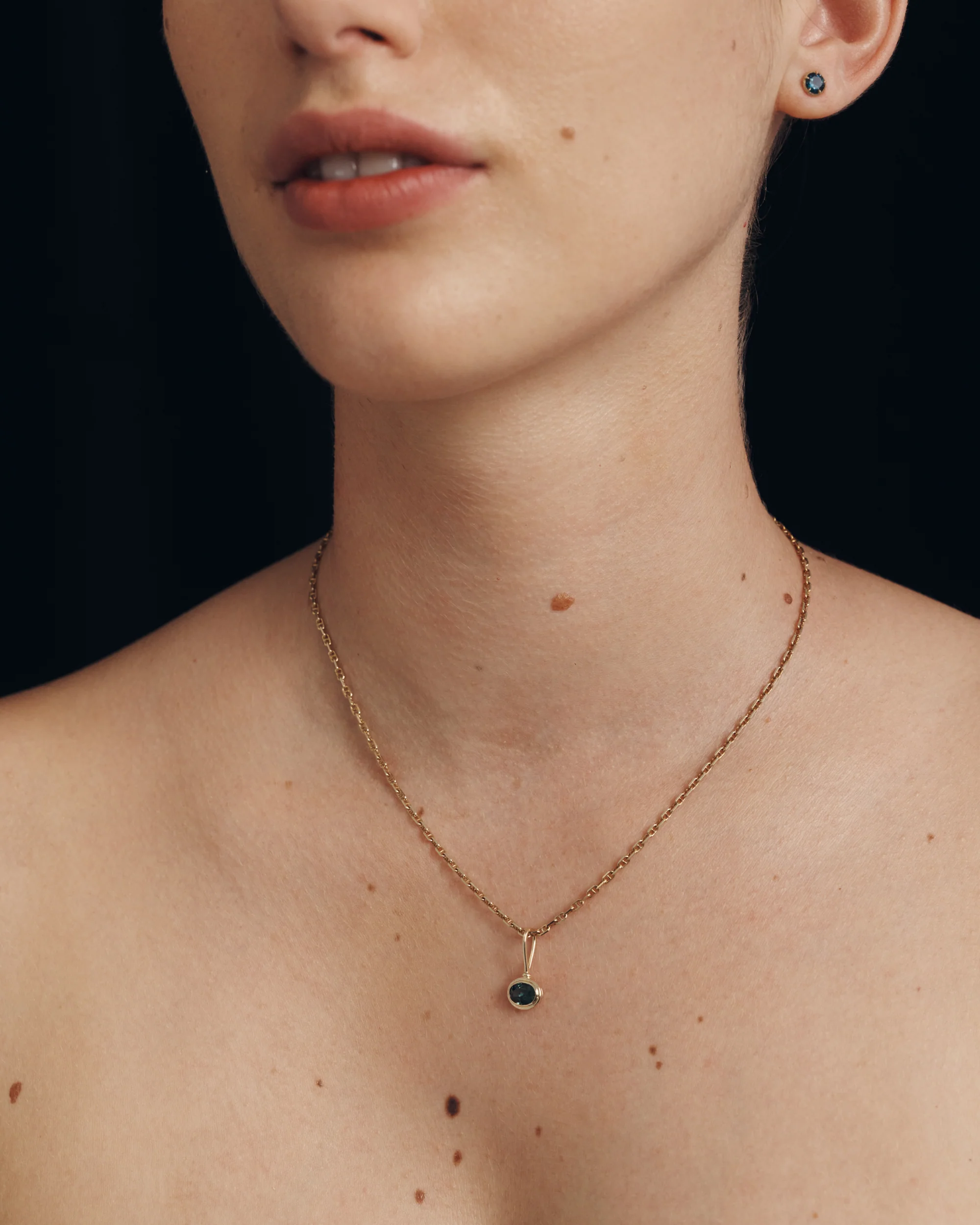 Seren Sapphire Pendant Solid Gold - Image 6