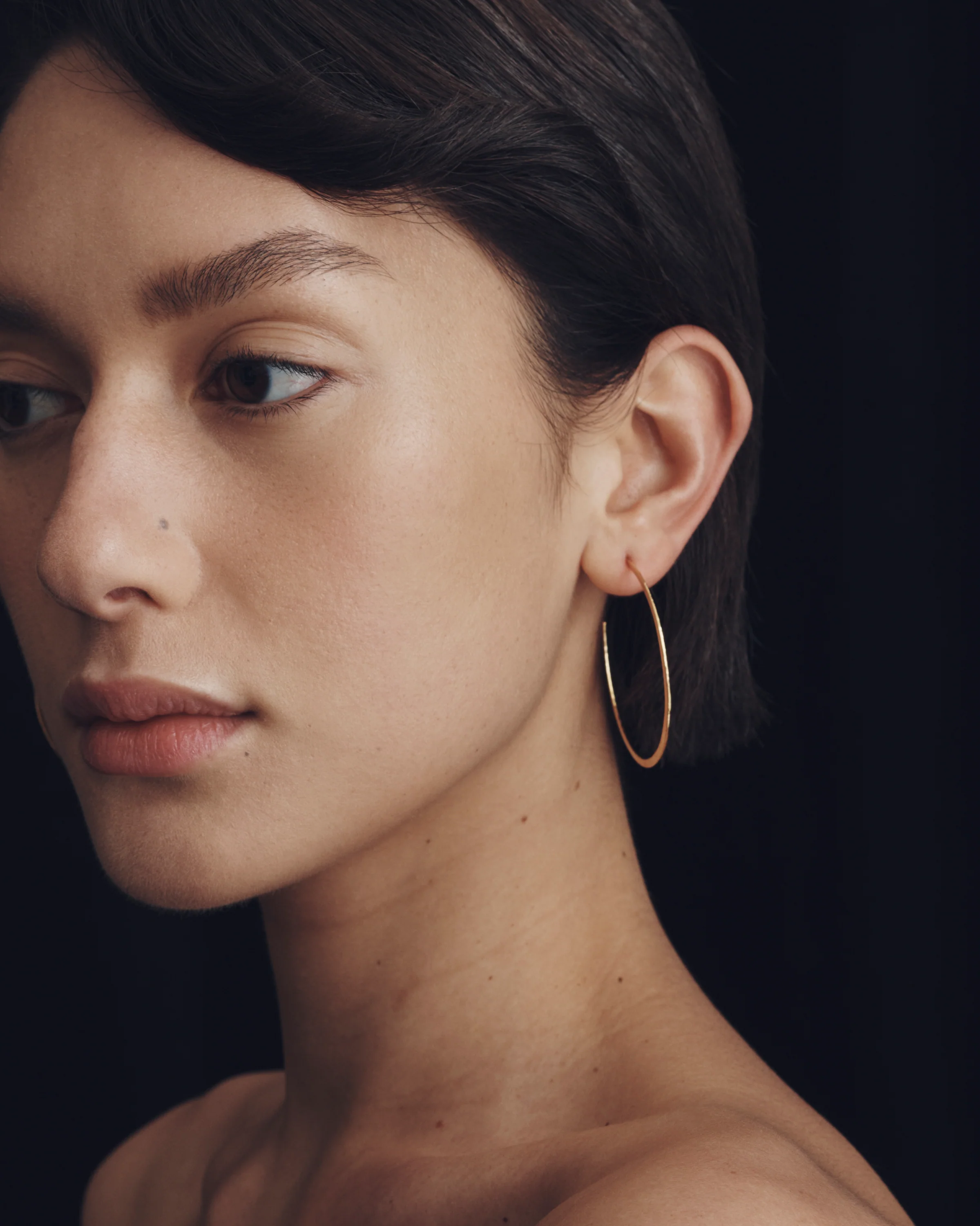 Simple Hoop Earrings Hammered Gold Vermeil - Image 2