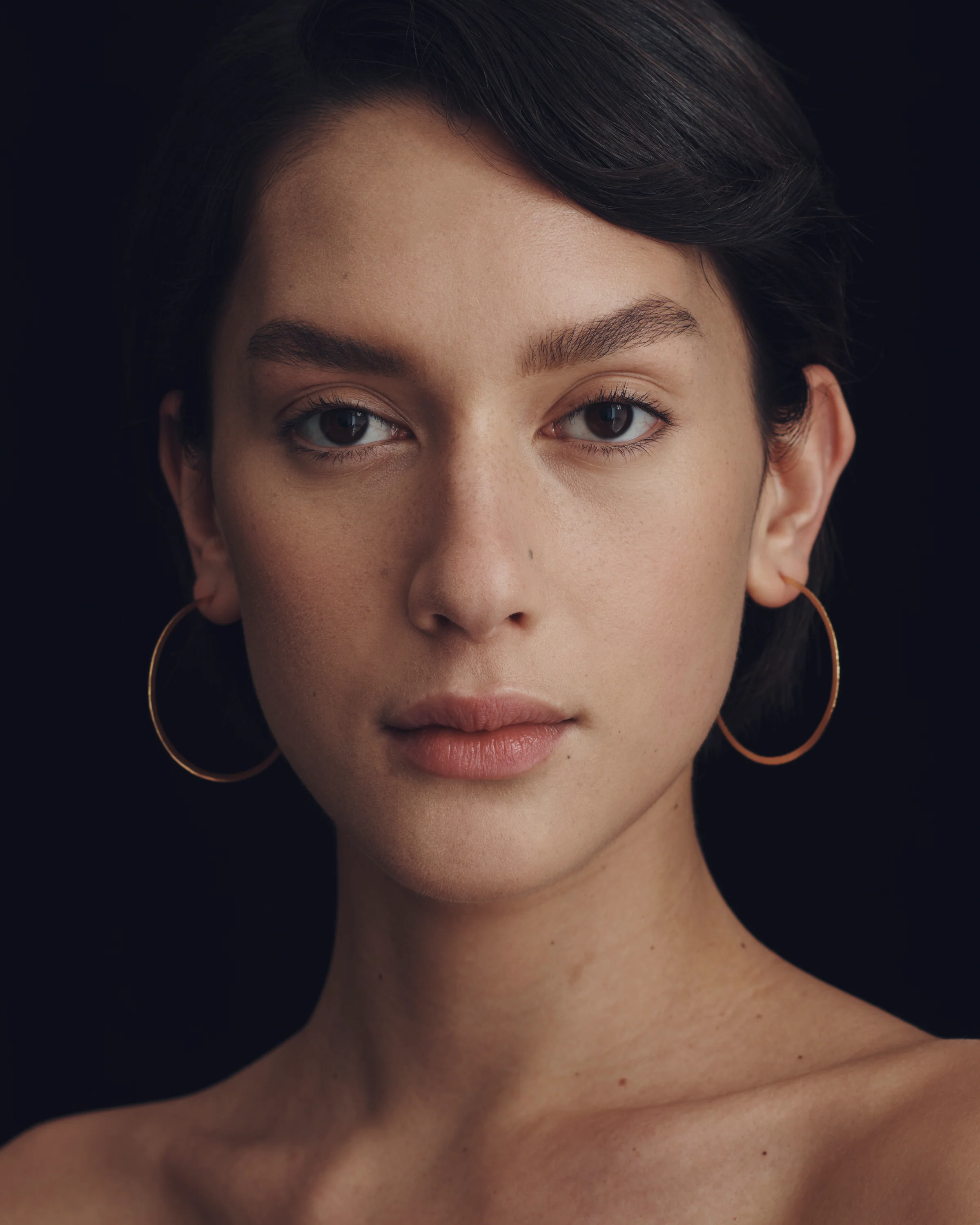 Simple Hoop Earrings Hammered Gold Vermeil - Image 4