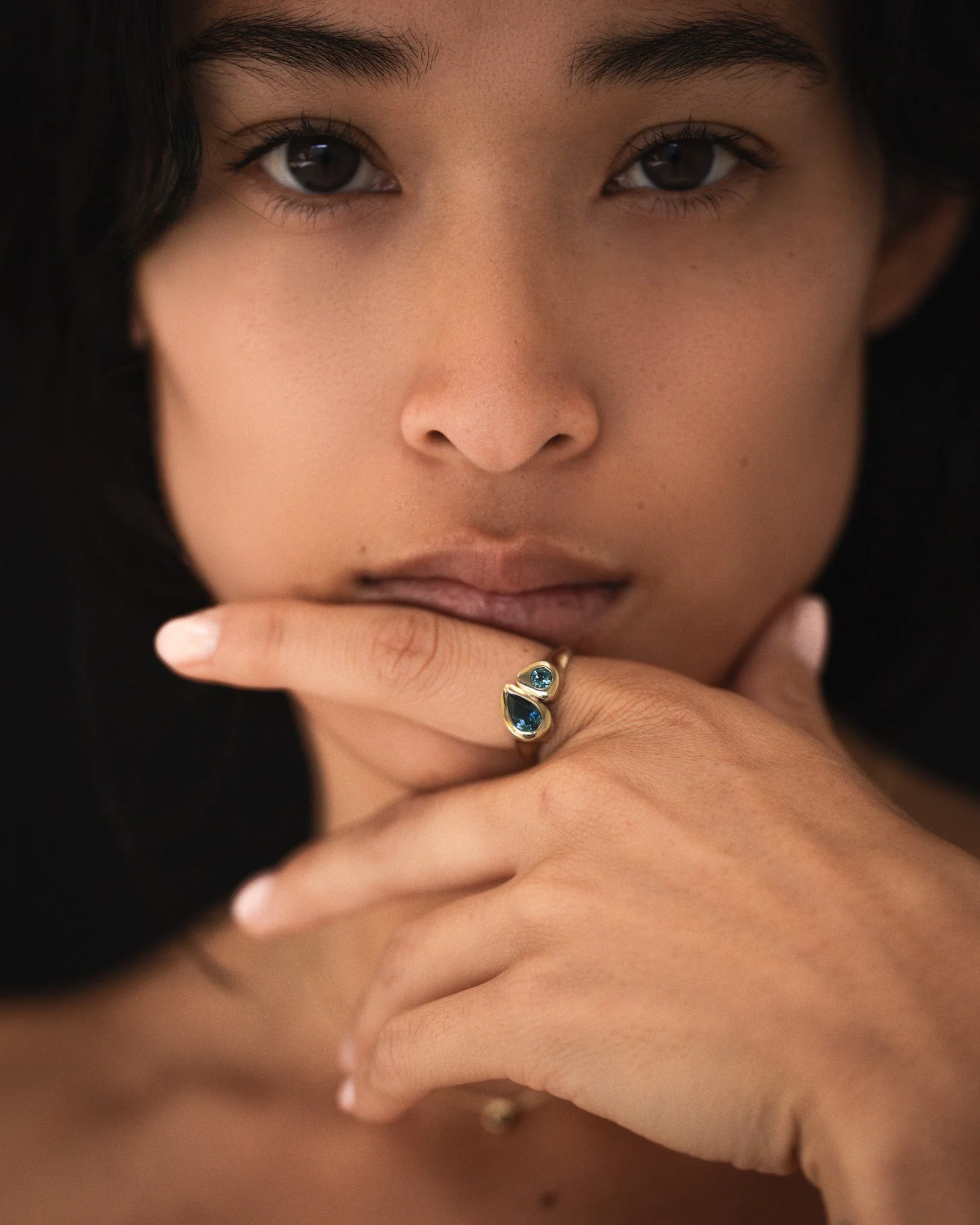 Synergy Ring Teal Sapphire Solid Gold - Image 2