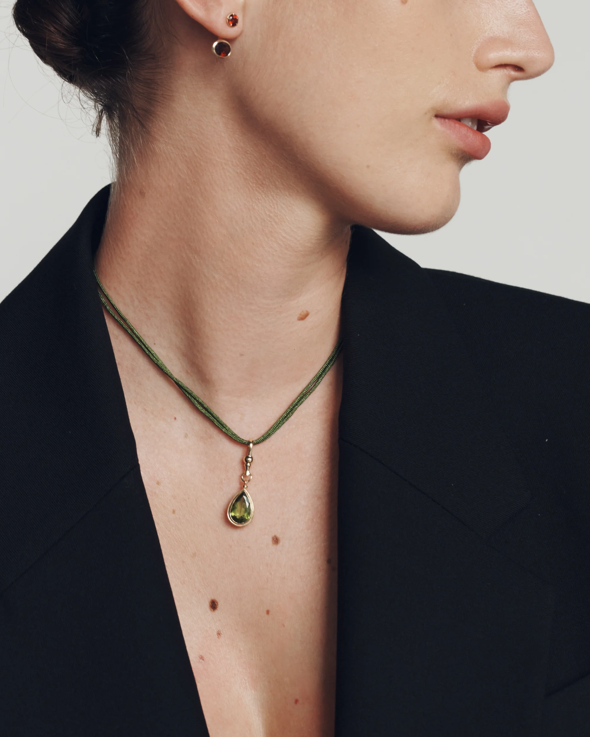 Uma Peridot Pendant Solid Gold - Image 3