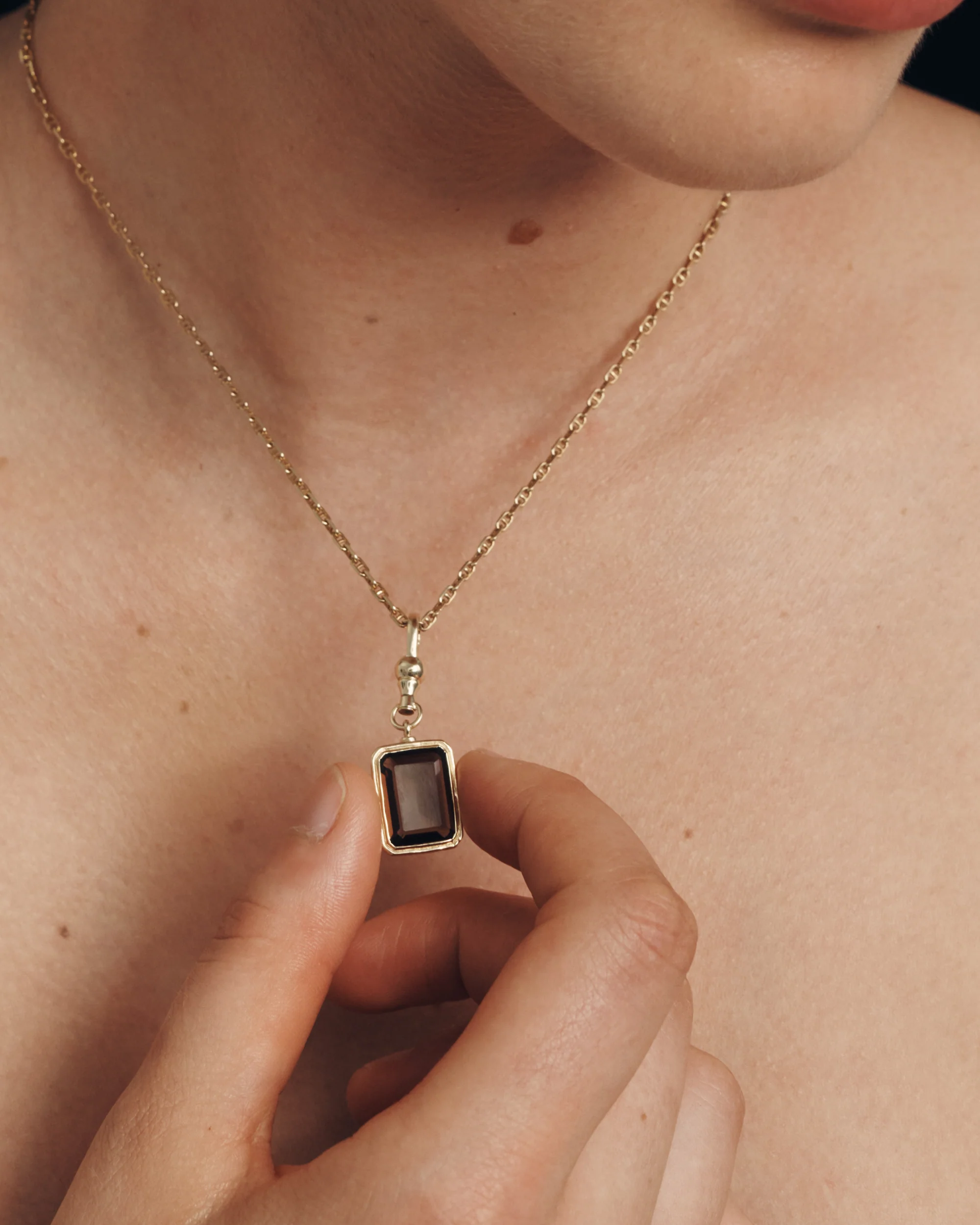 Uma Quartz Pendant Solid Gold - Image 3