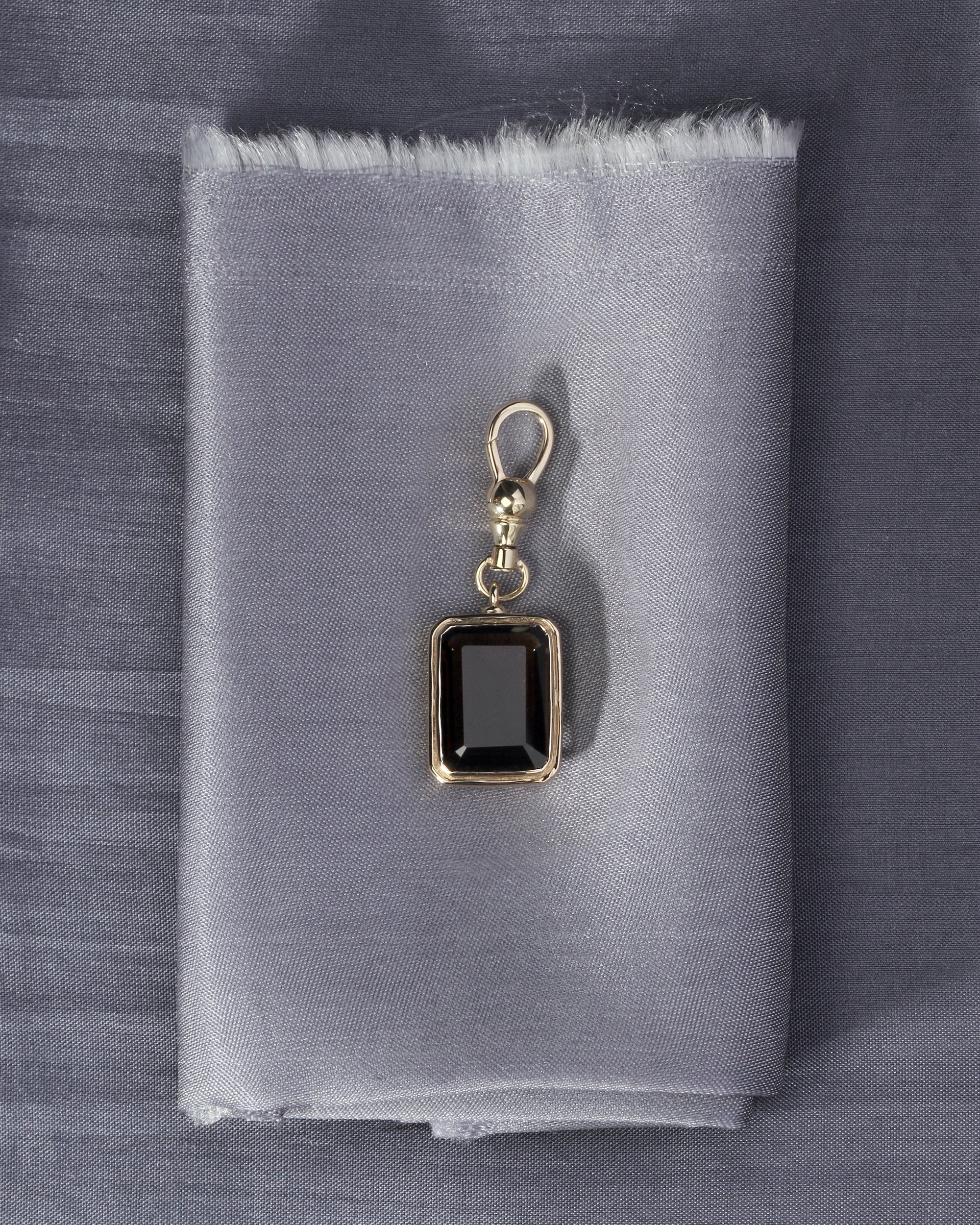 Uma Quartz Pendant Solid Gold - Image 6