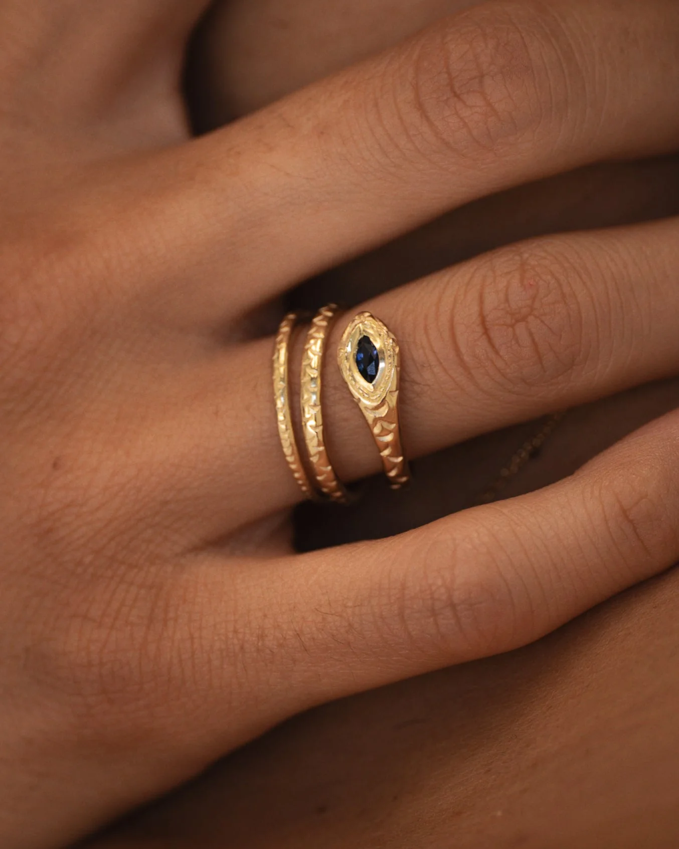 Valere Ring Blue Sapphire Solid Gold - Image 2