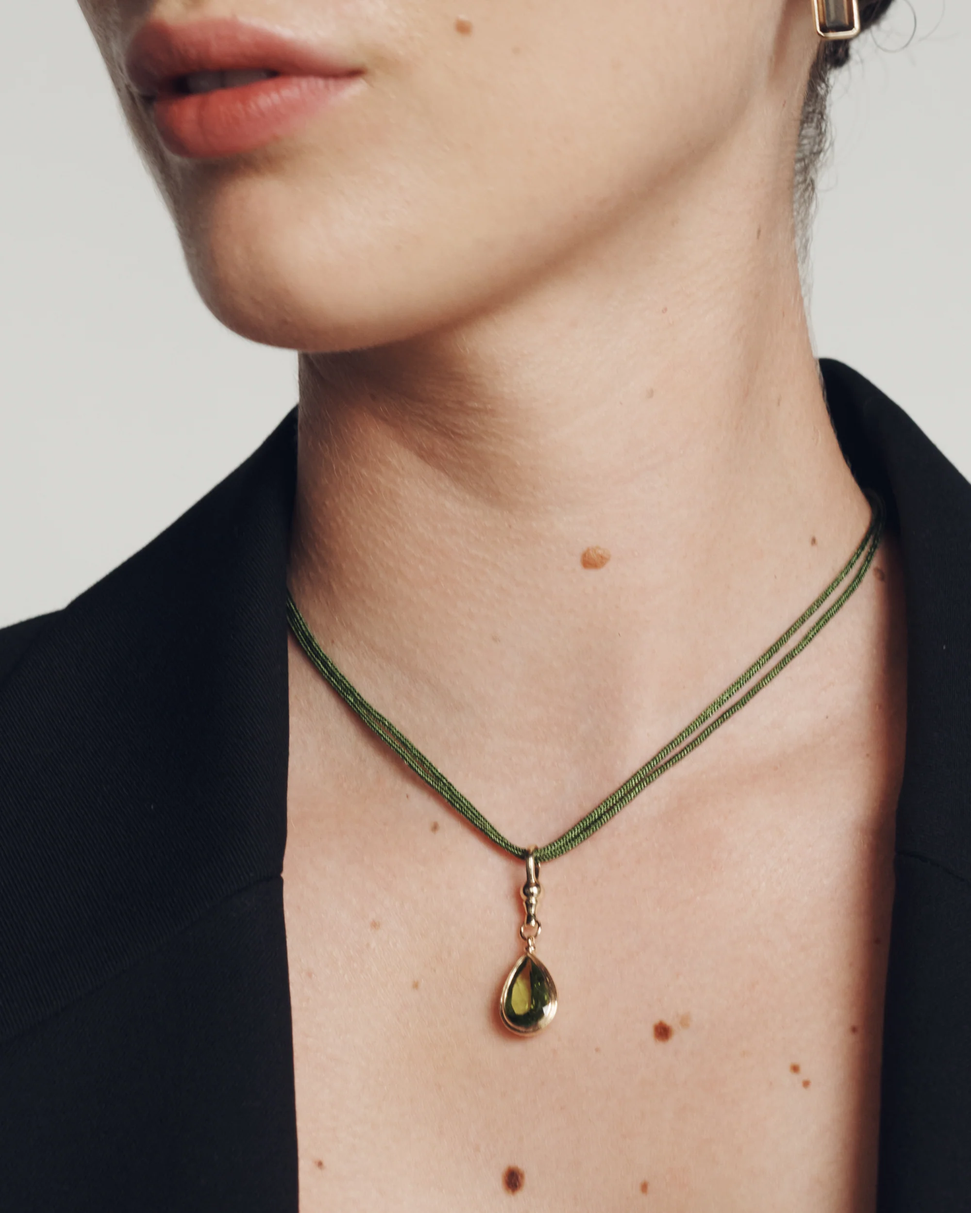 Vitis Cord Necklace Olive Solid Gold - Image 2